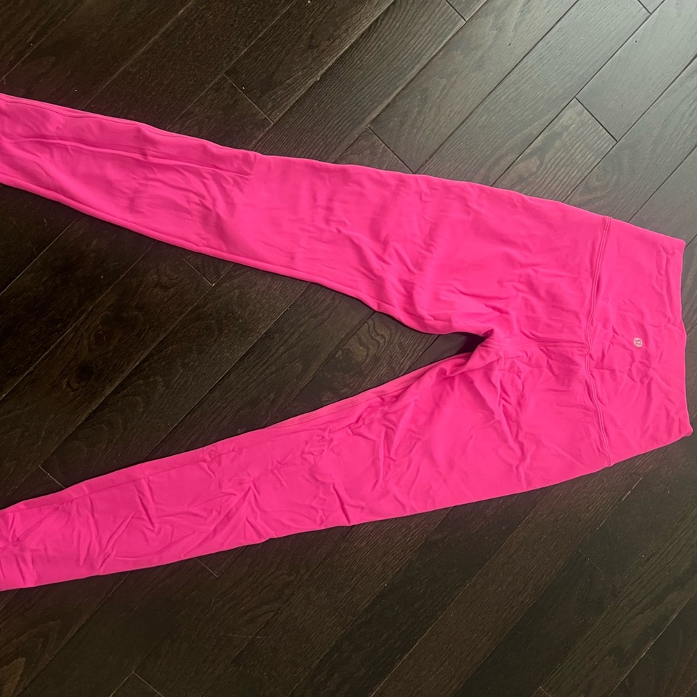 Brand new never been worn hot pink lululemon leggings sz-6